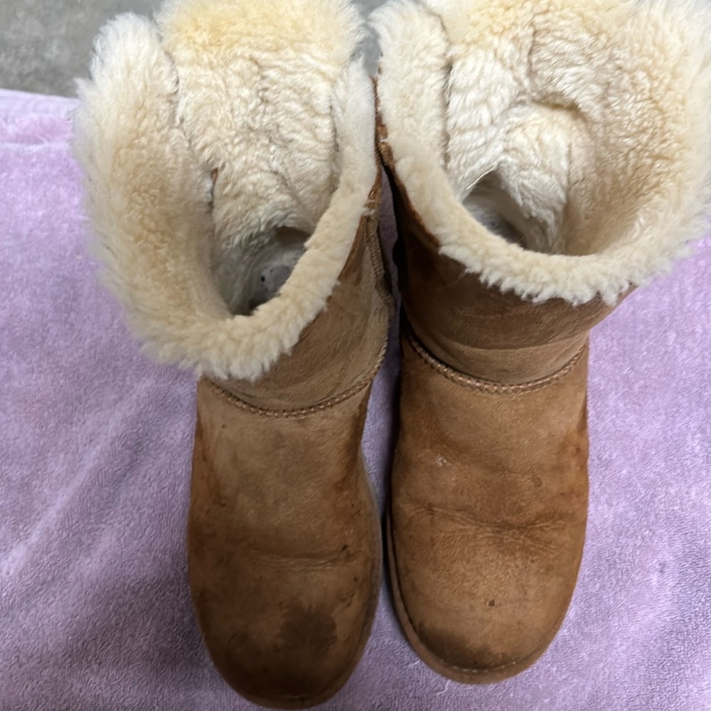 UGGS